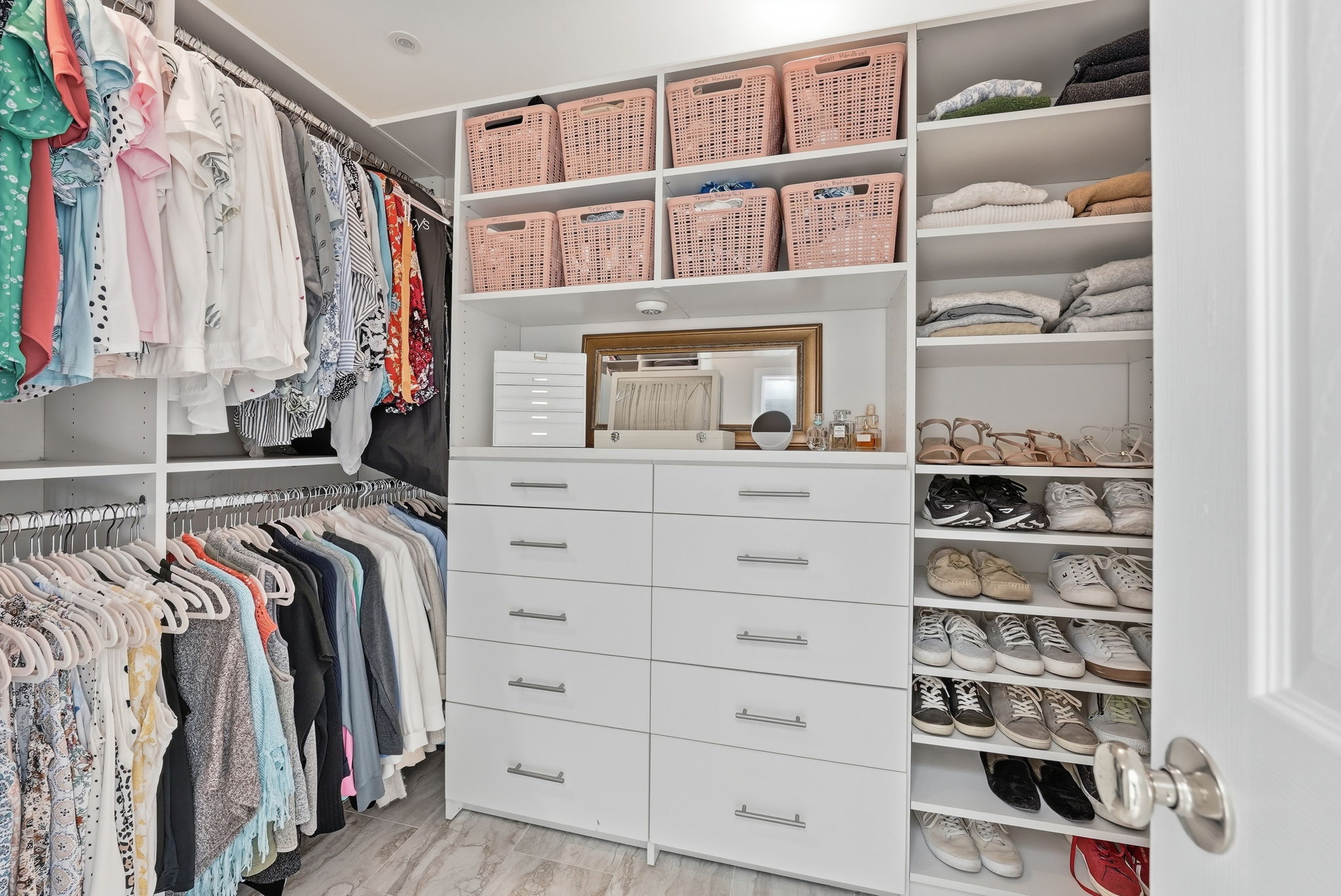 WALK-IN PRIMARY CLOSET