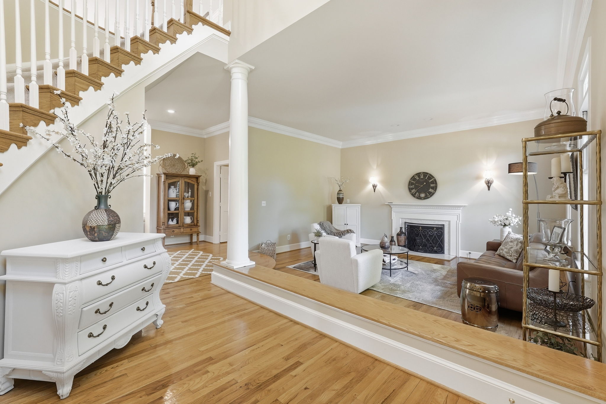 FORMAL LIVING OFF ENTRANCEWAY