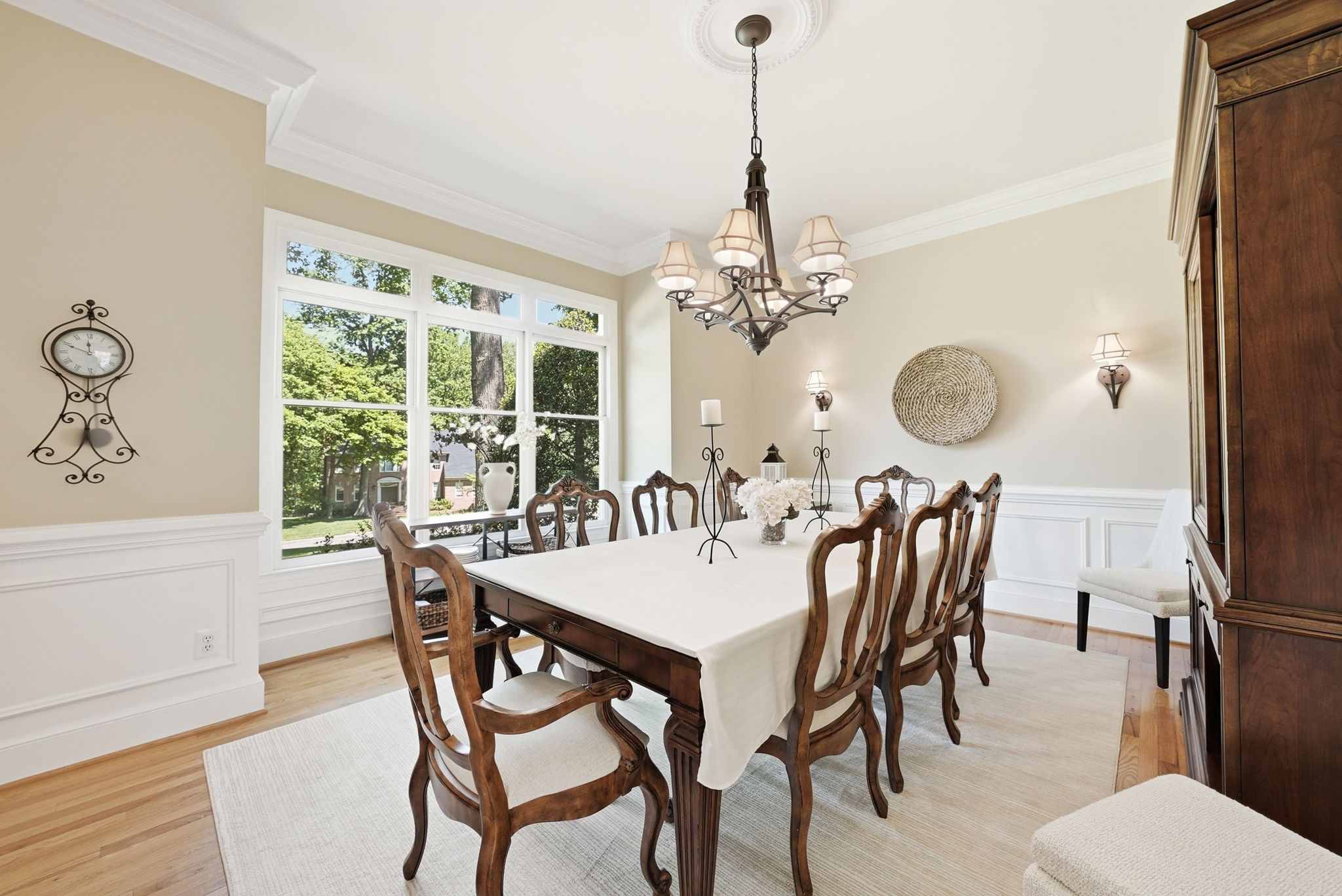 FORMAL DINING WITH EXPANSIVE WINDOW