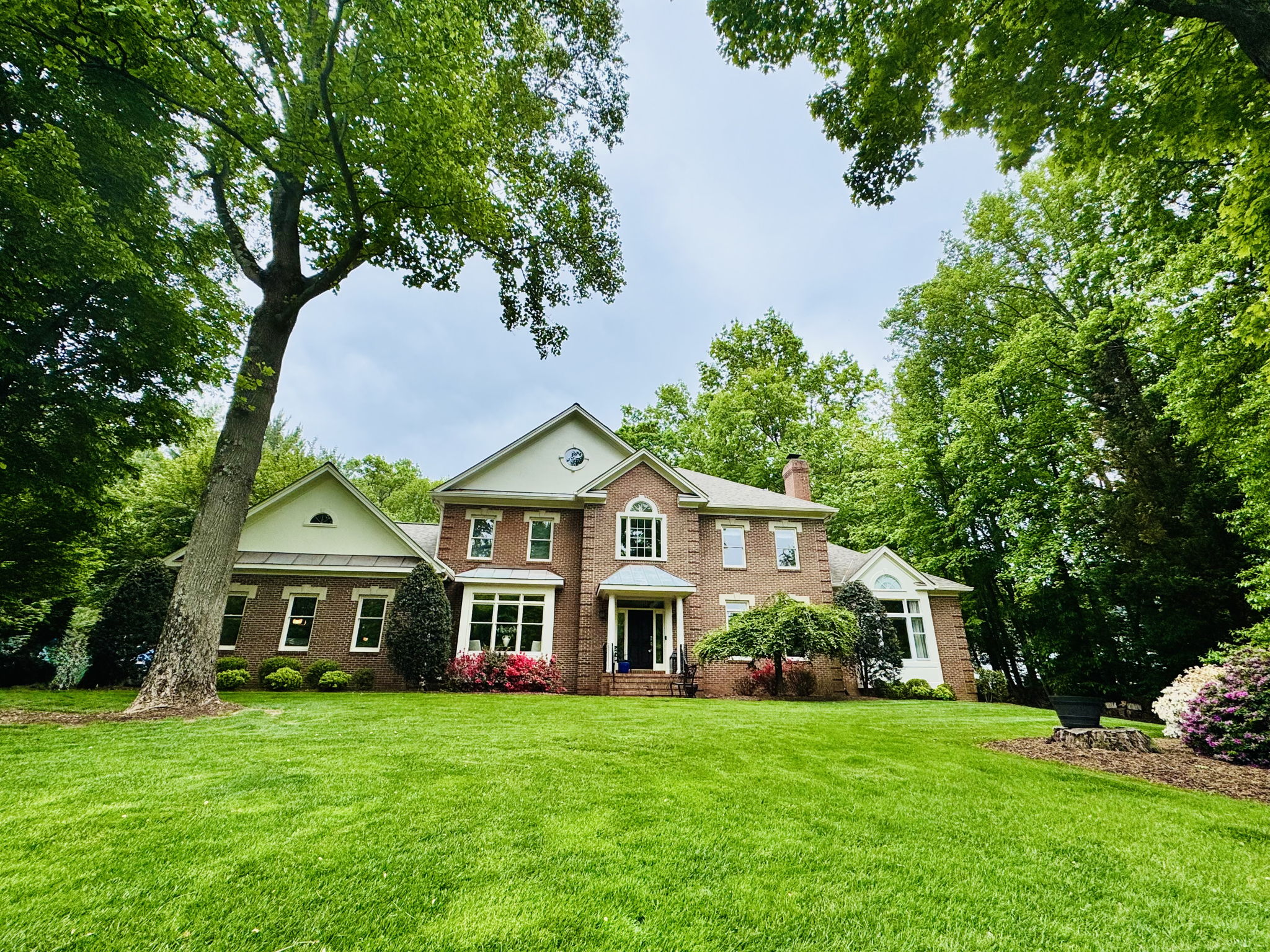 MATURE TREES & ELEVATED SETTING