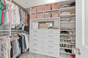 WALK-IN PRIMARY CLOSET