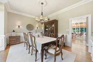 FORMAL DINING ROOM FOR SPECIAL MEALS