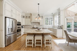 BRIGHT KITCHEN