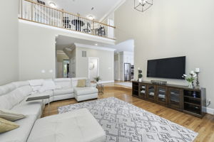 LARGE ROOM FOR ENTERTAINING