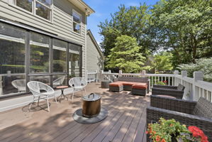 SPACIOUS DECK WITH PLENTY OF PRIVACY