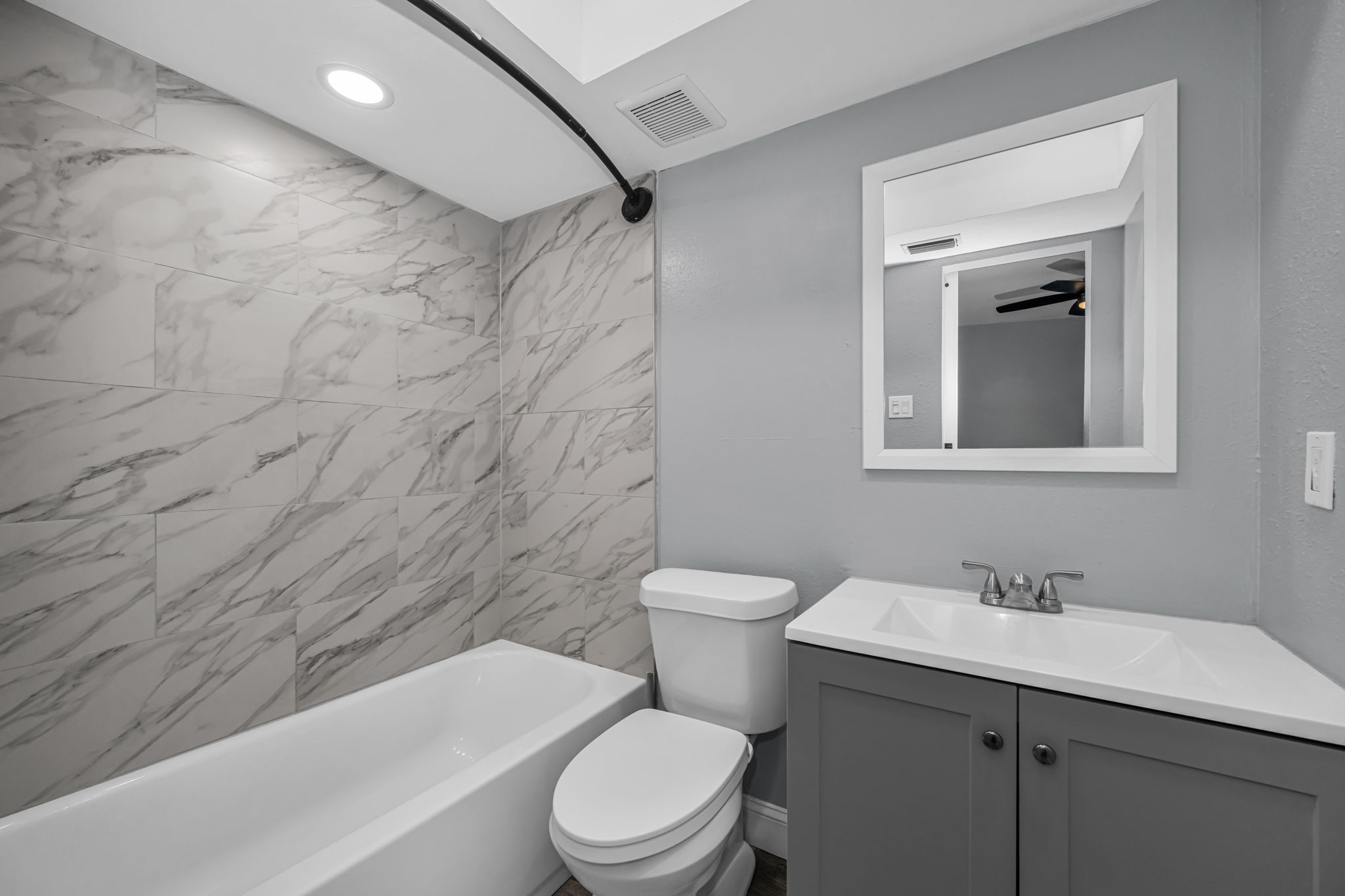 Unit 1 Primary Bathroom 1a
