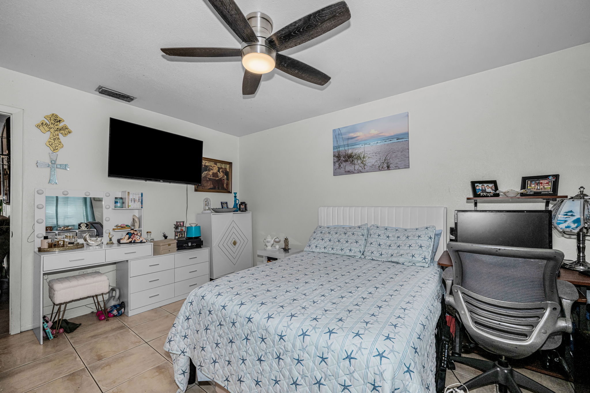 Unit 2 Primary Bedroom 1b