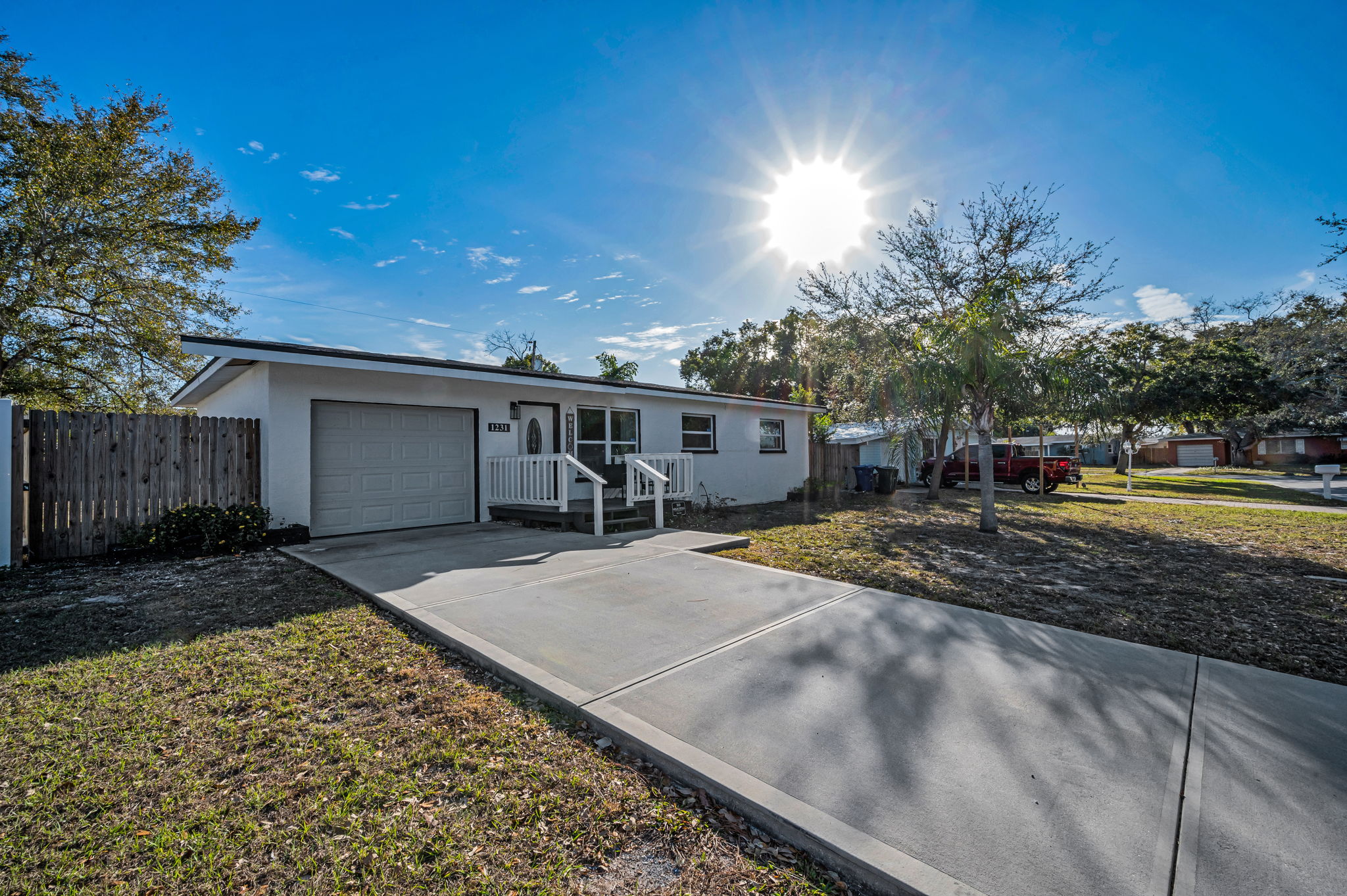 Front Exterior16