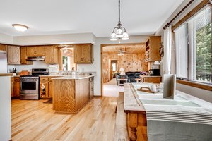 Kitchen/Eat-In Dining