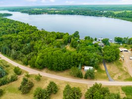 Pine Lake- 377 Acres/28' depth