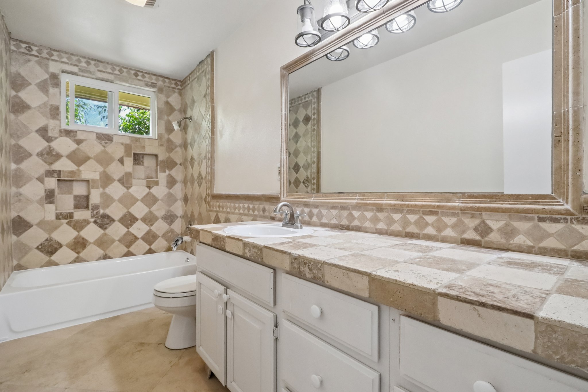 Newport Ave-S1507-016.jpg