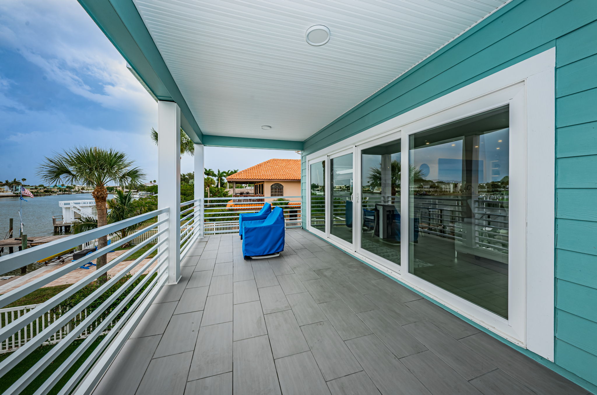 Living Room Balcony3