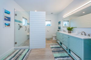 Upper Level Master Bathroom1a