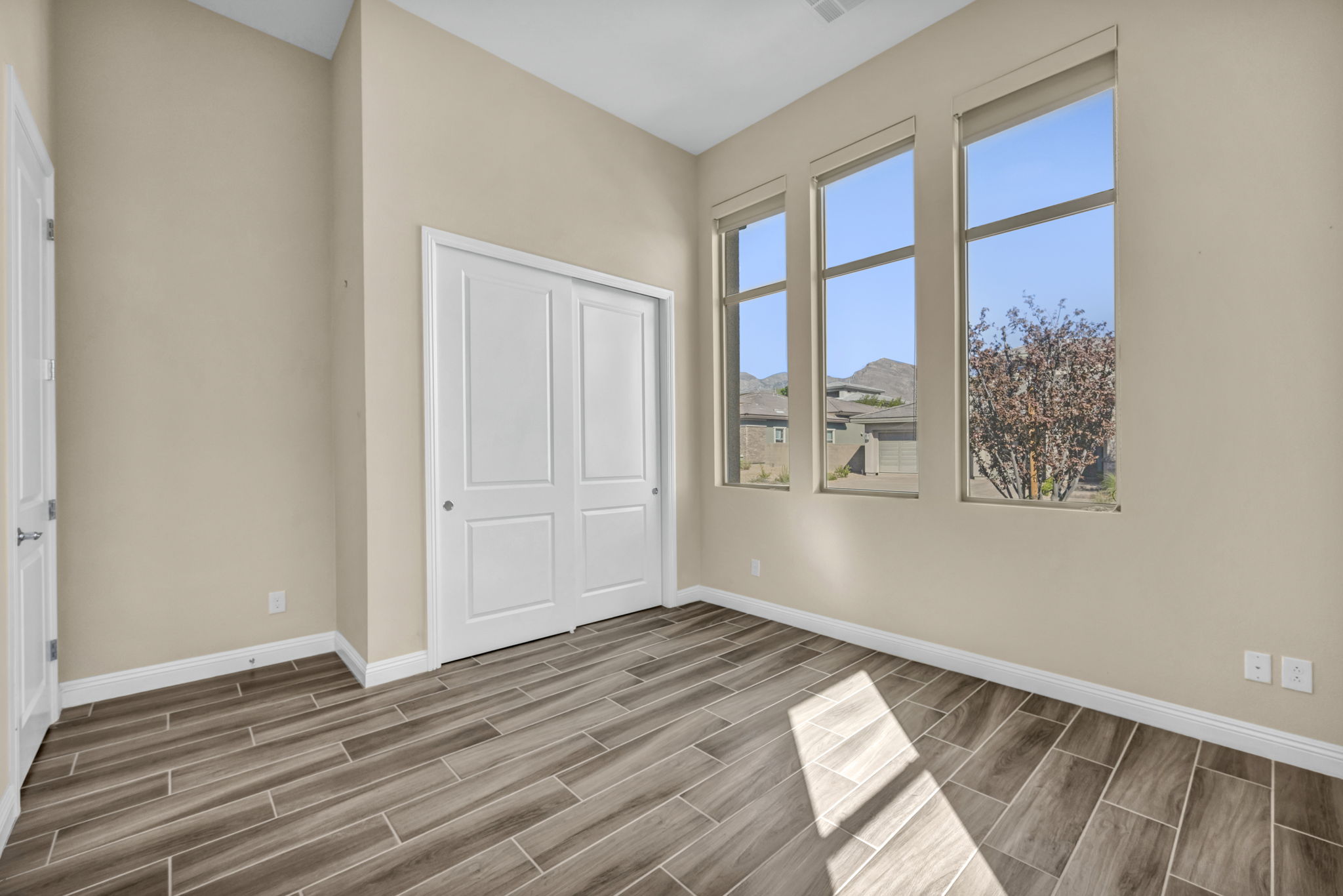  Photo 48