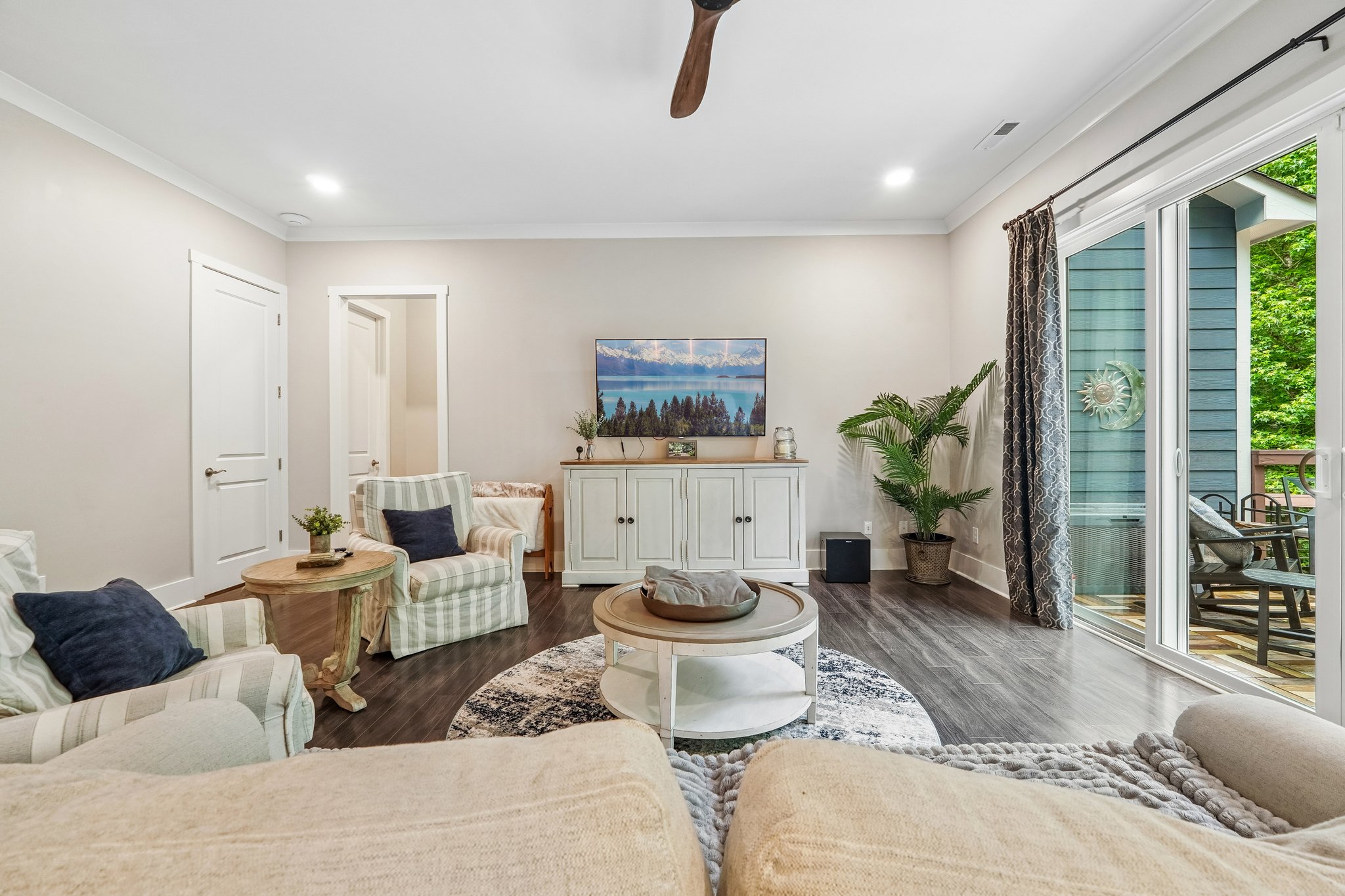 Crofton Dr-S0306-015.jpg