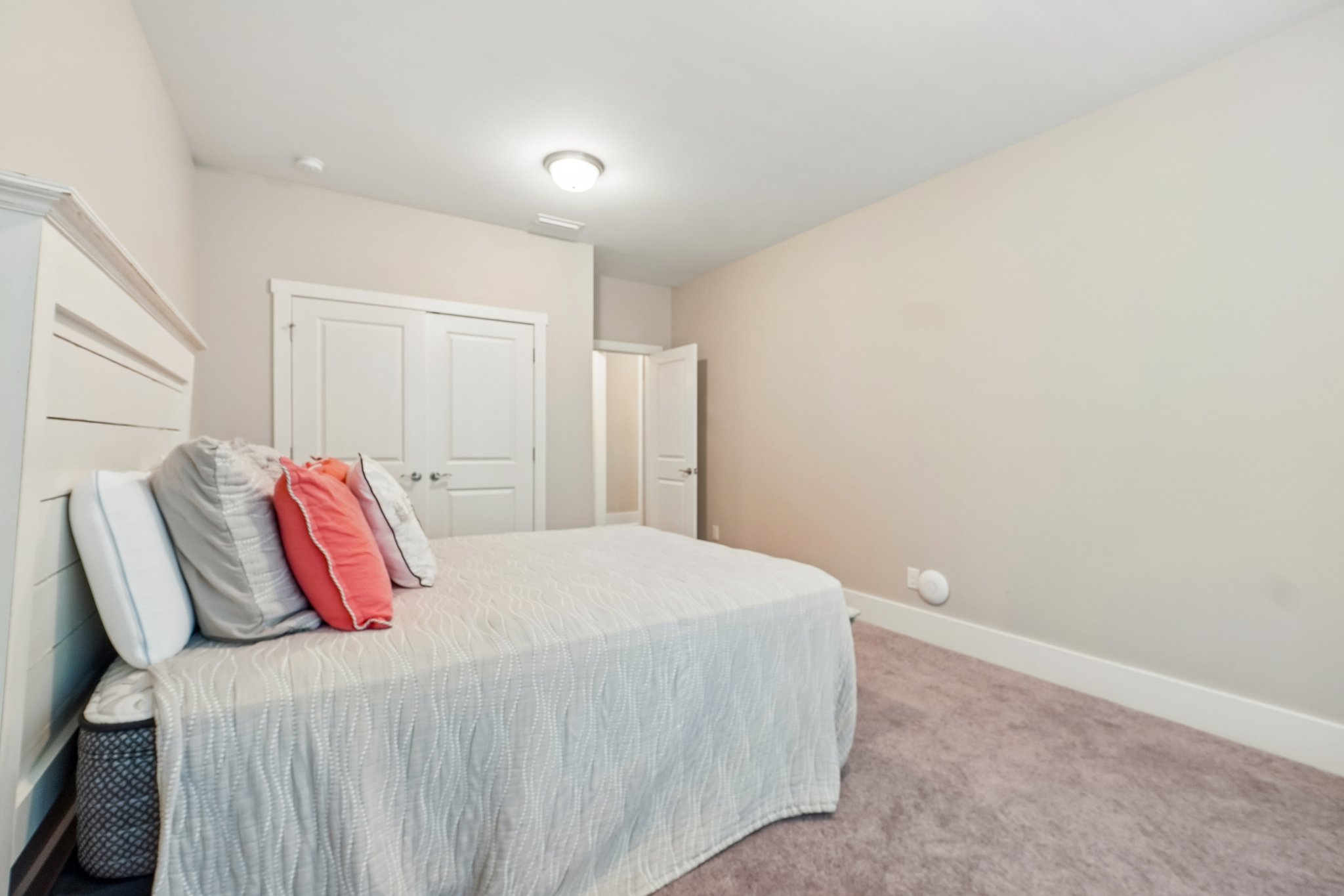 Crofton Dr-S0306-033.jpg