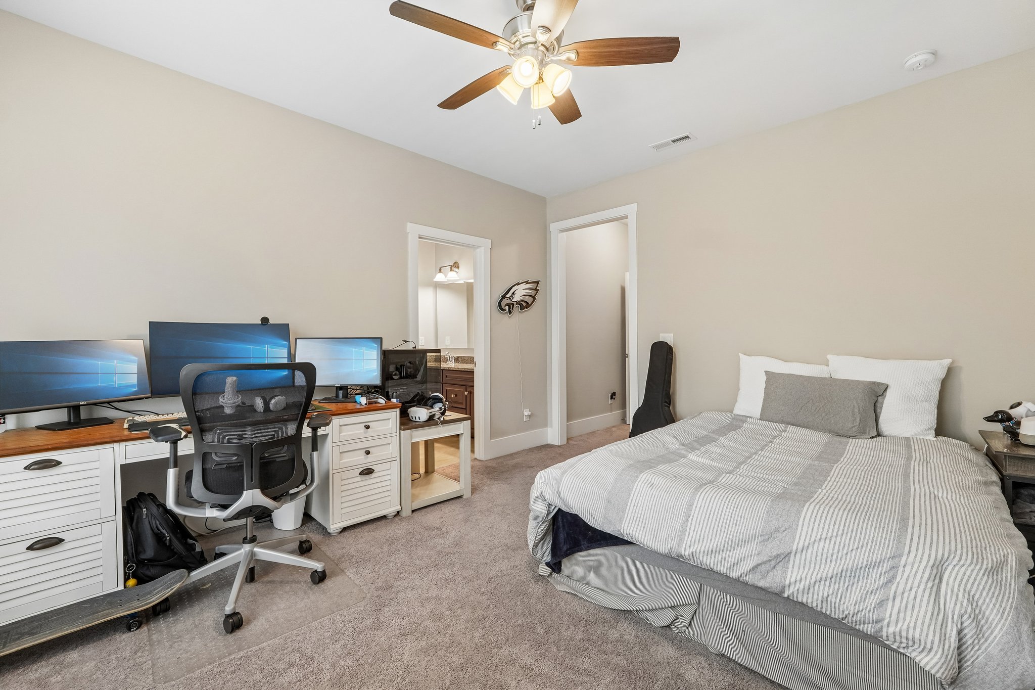 Crofton Dr-S0306-038.jpg