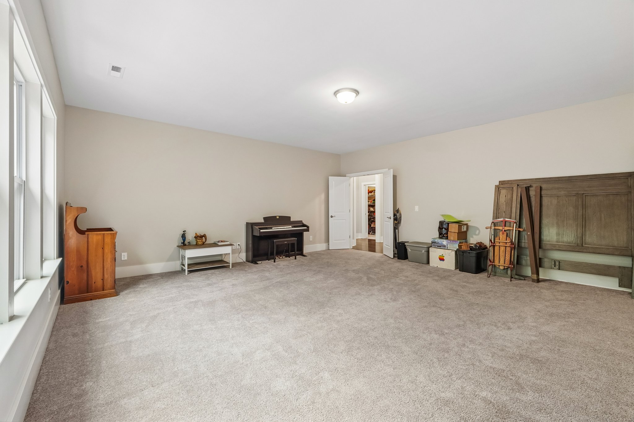 Crofton Dr-S0306-046.jpg