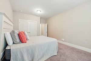 Crofton Dr-S0306-033.jpg