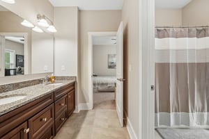 Crofton Dr-S0306-041.jpg