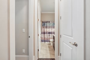 Crofton Dr-S0306-066.jpg