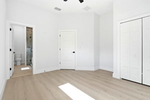 Photo 36