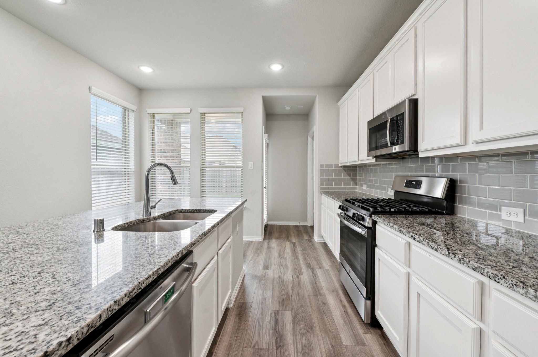 Summerbrook Dr-S2606-014.jpg