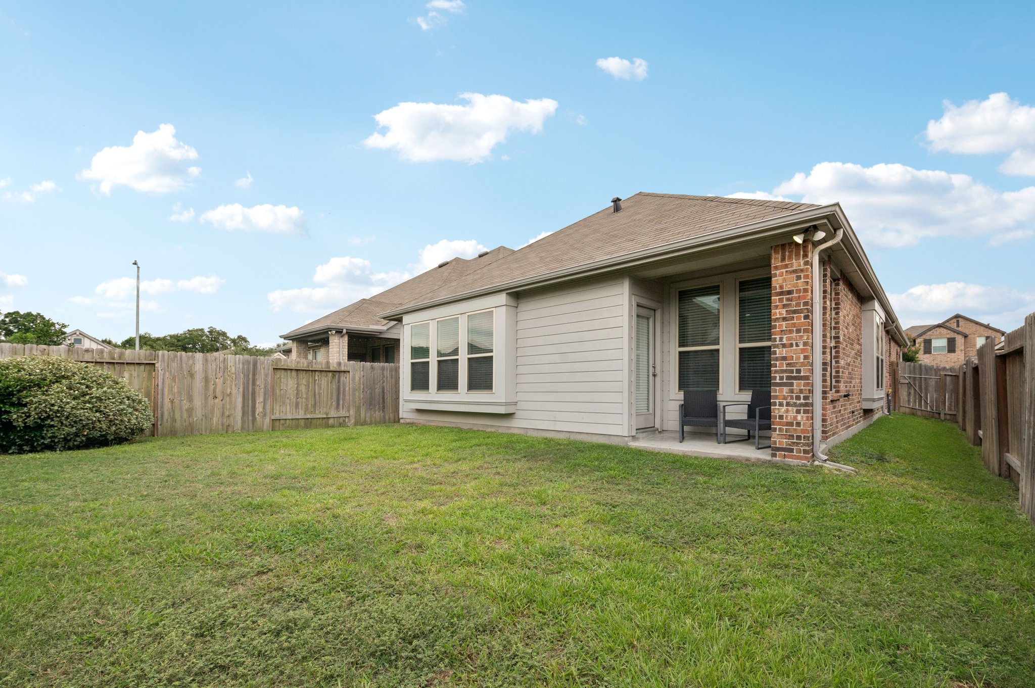 Summerbrook Dr-S2606-037.jpg