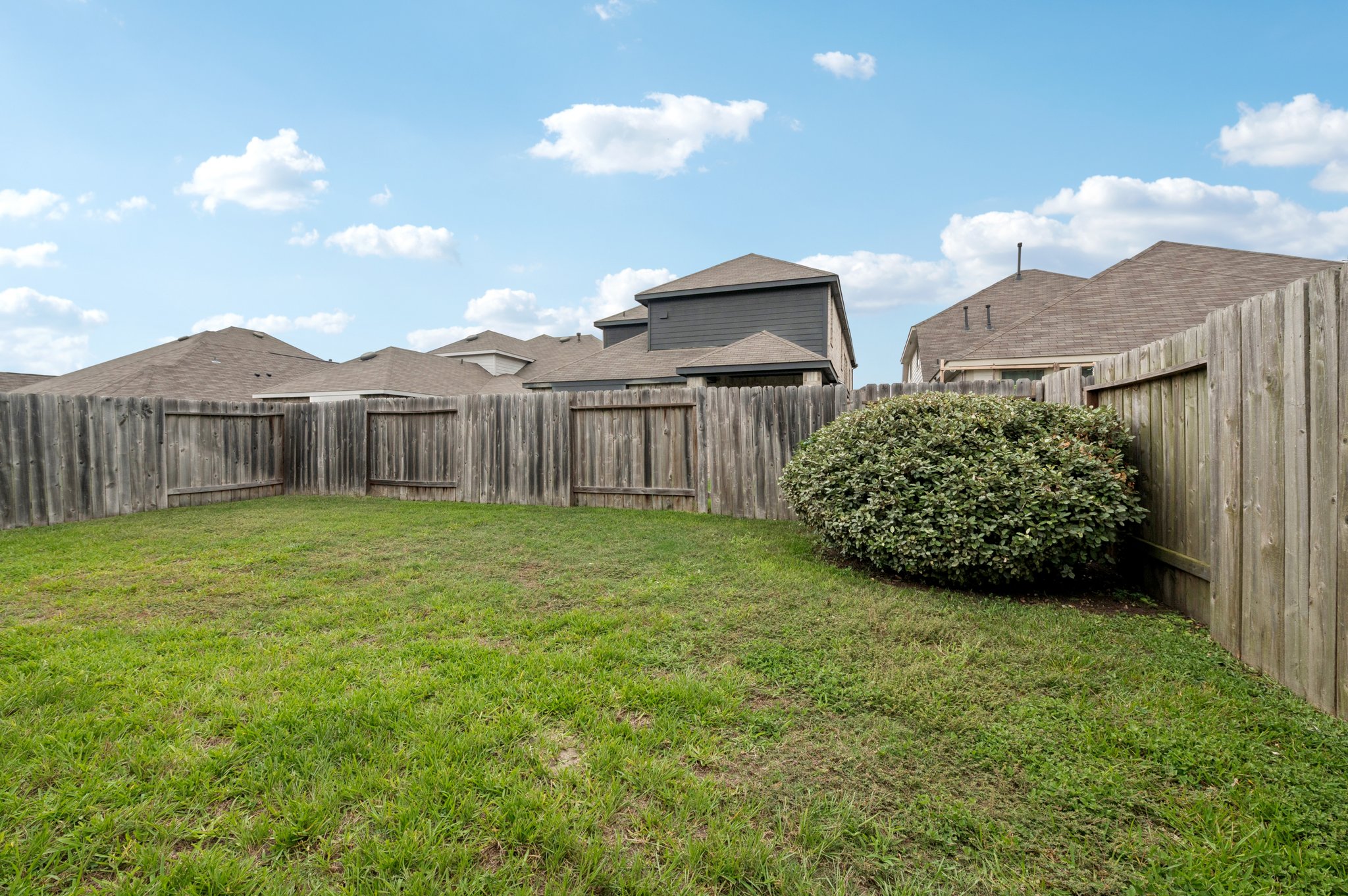 Summerbrook Dr-S2606-039.jpg