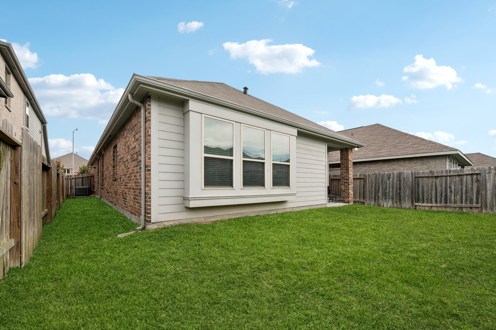Summerbrook Dr-S2606-043.jpg