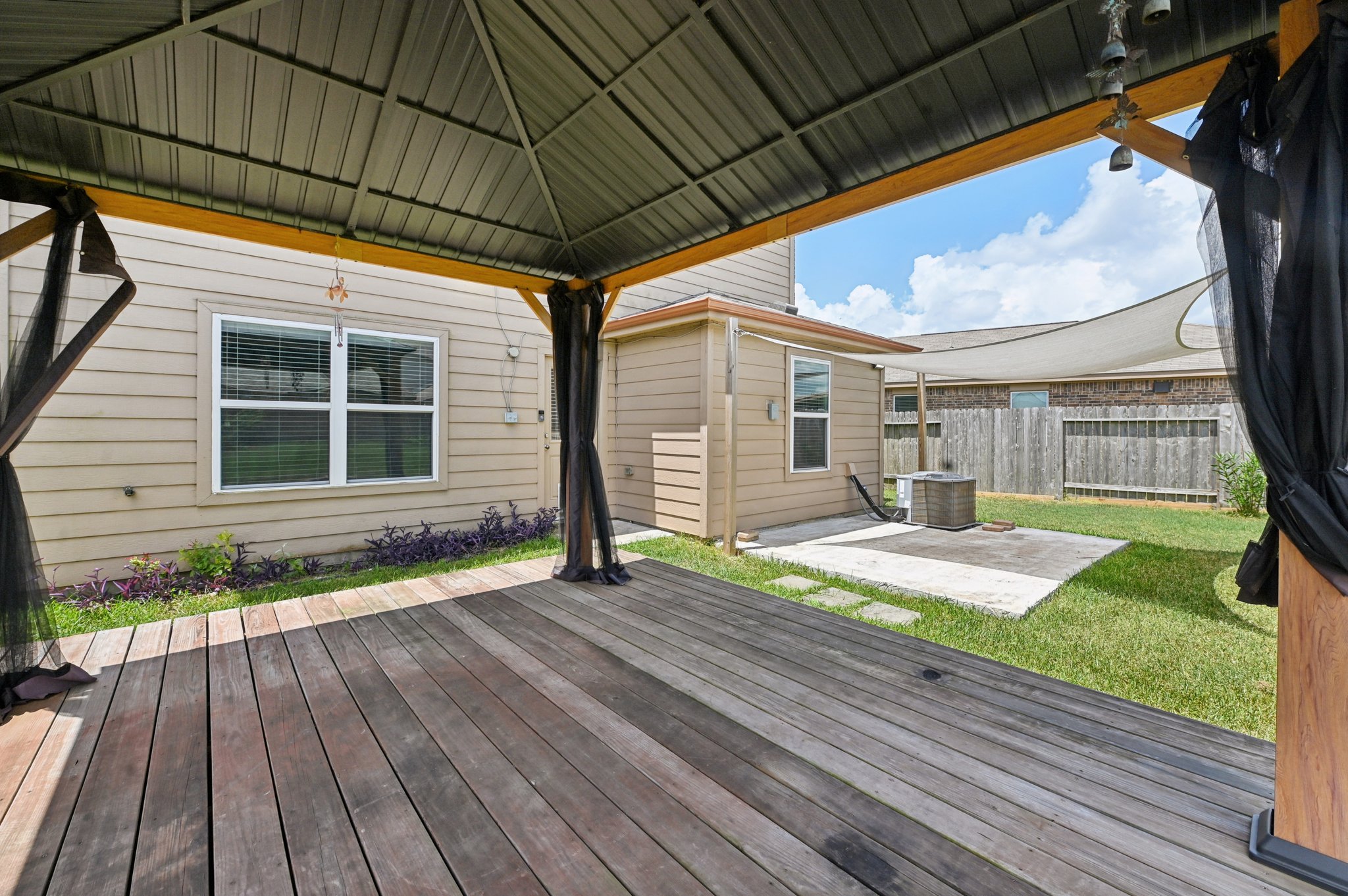 Wavecrest Rd-S2307-034.jpg