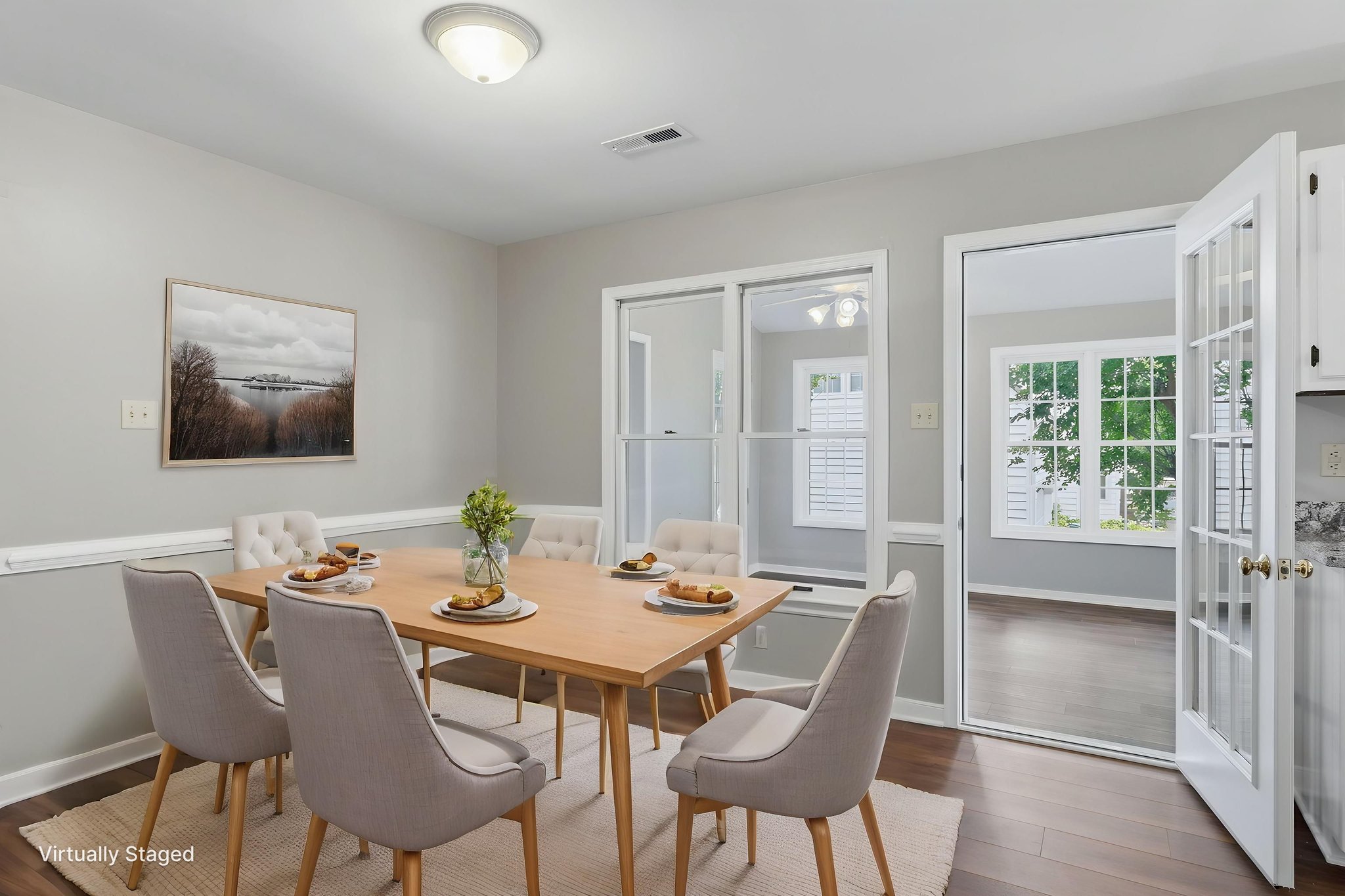 16-Casual Dining virtually staged.jpeg