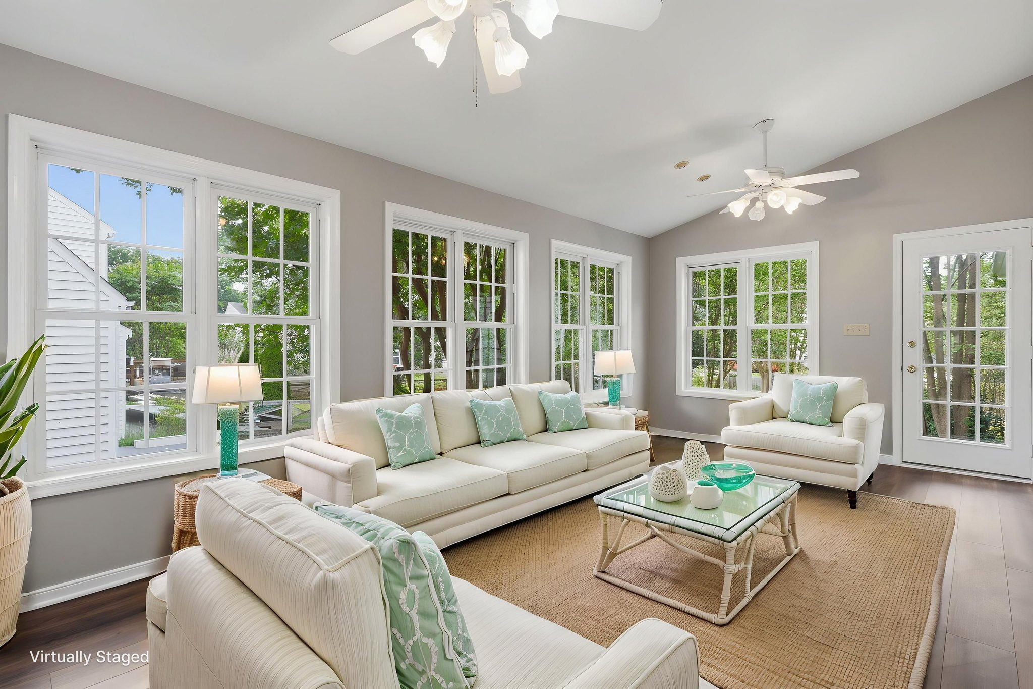 17-Sunroom virtually staged.jpeg