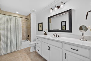 Guest Bathroom 4