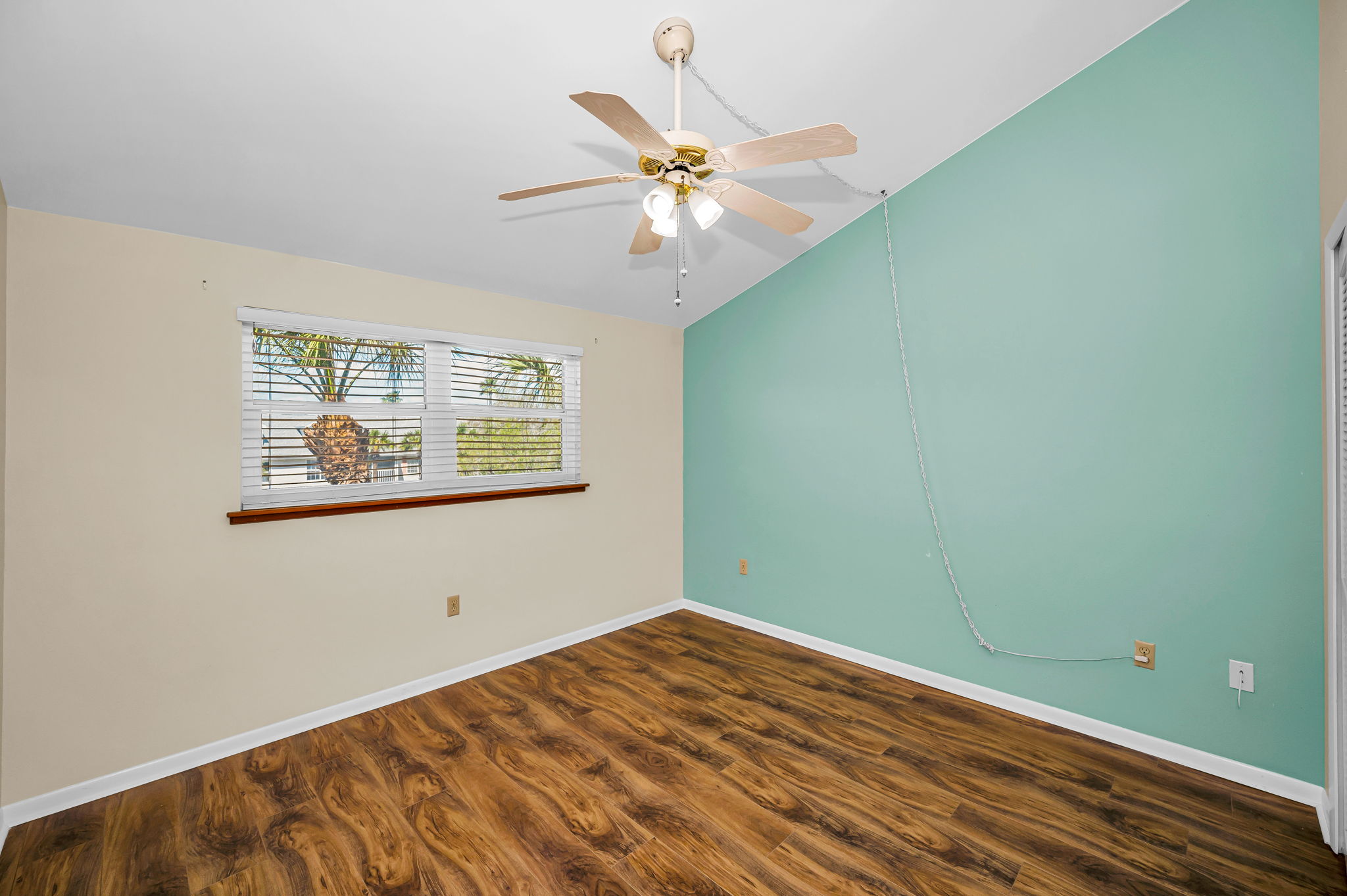 Upper Level Bedroom2