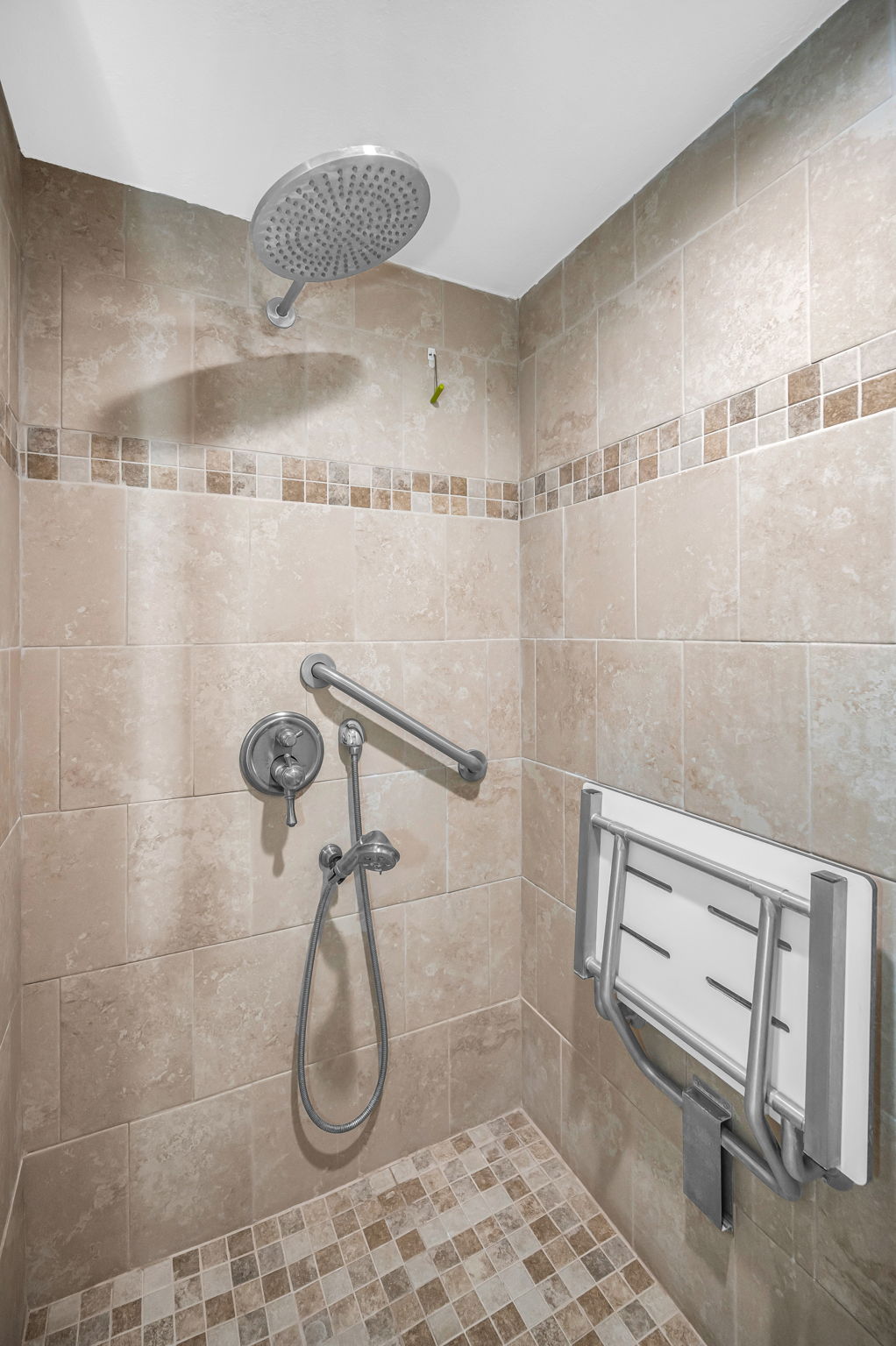 Upper Level Primary Bathroom1d