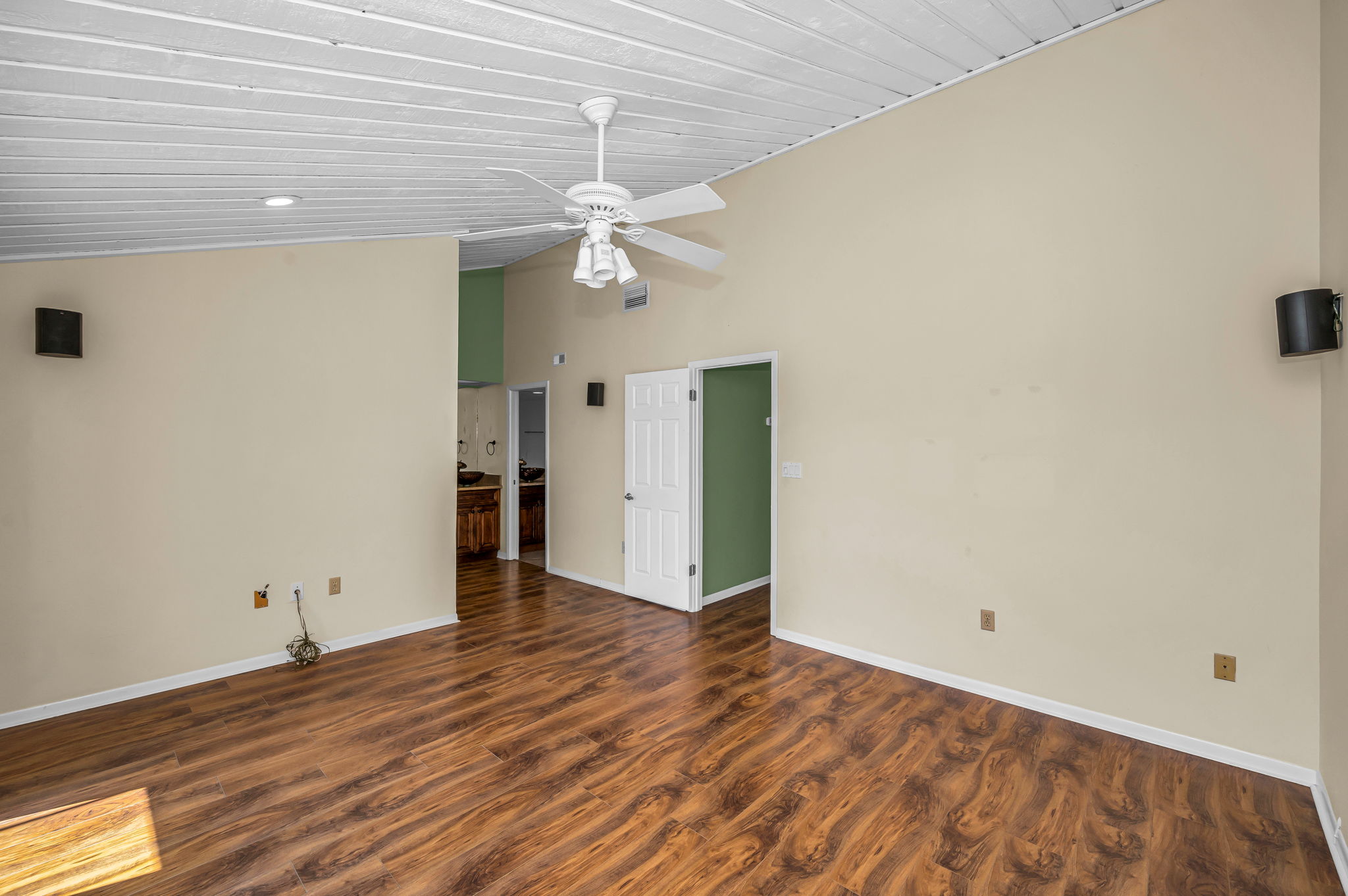 Upper Level Primary Bedroom1c