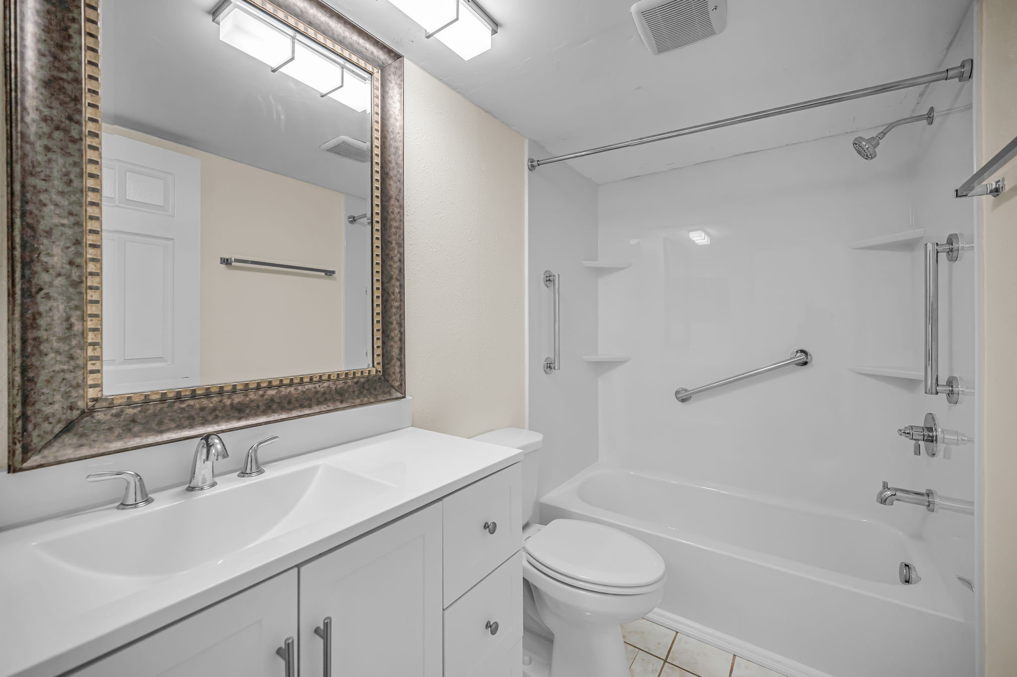 Upper Level Bathroom10
