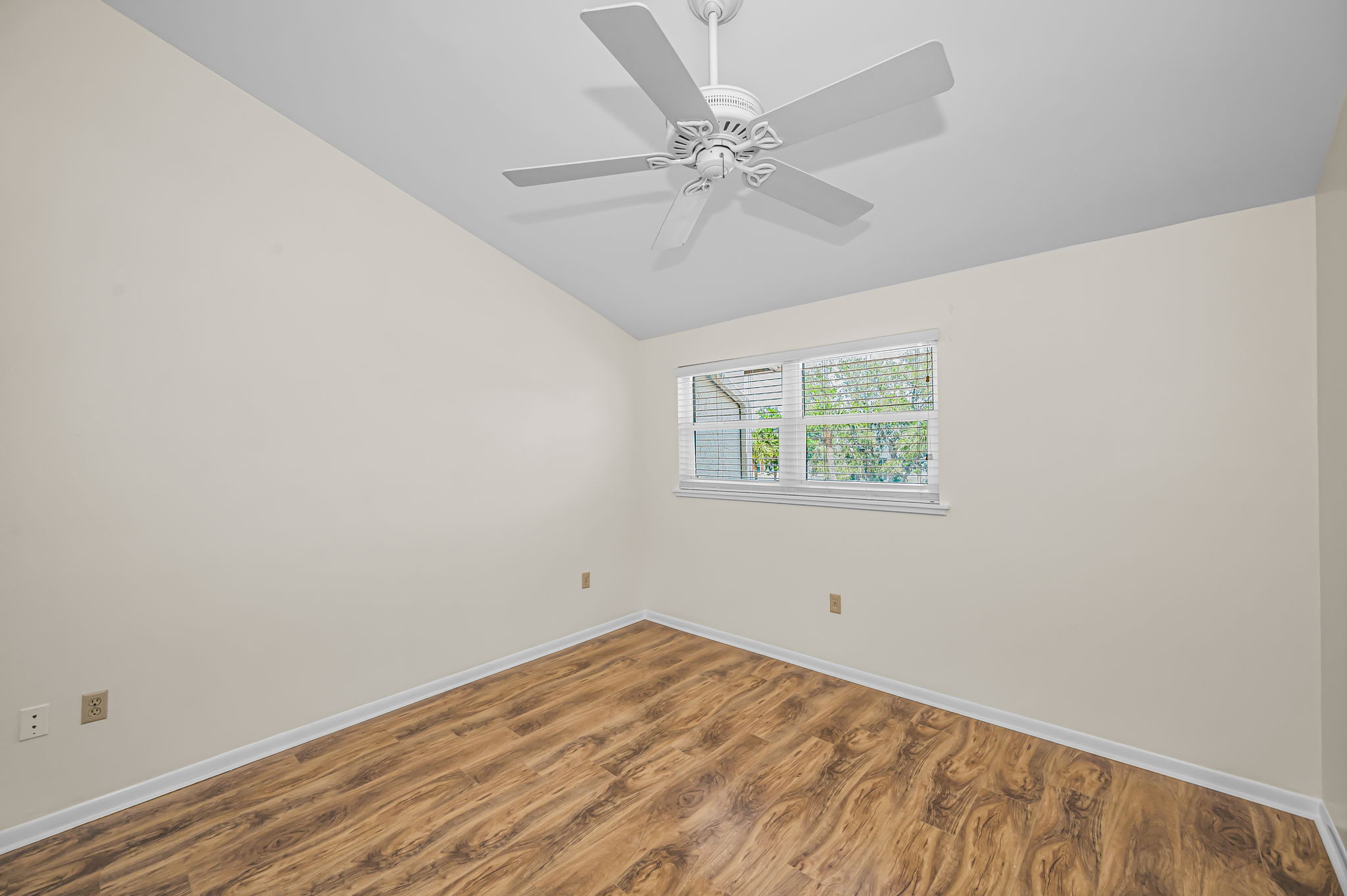 Upper Level Bedroom12a