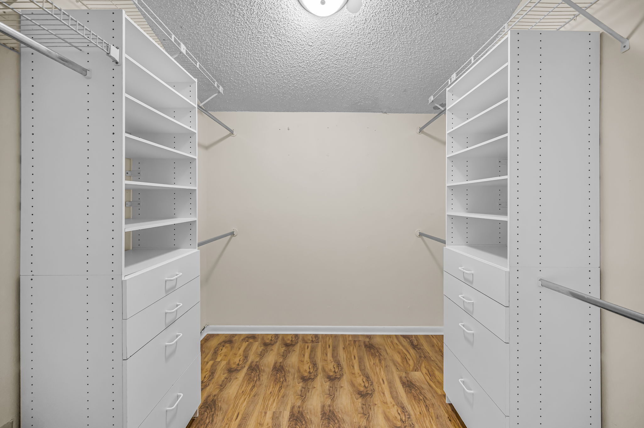Upper Level Primary Bedroom Walk-in Closet10