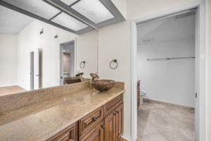 Upper Level Primary Bathroom10a