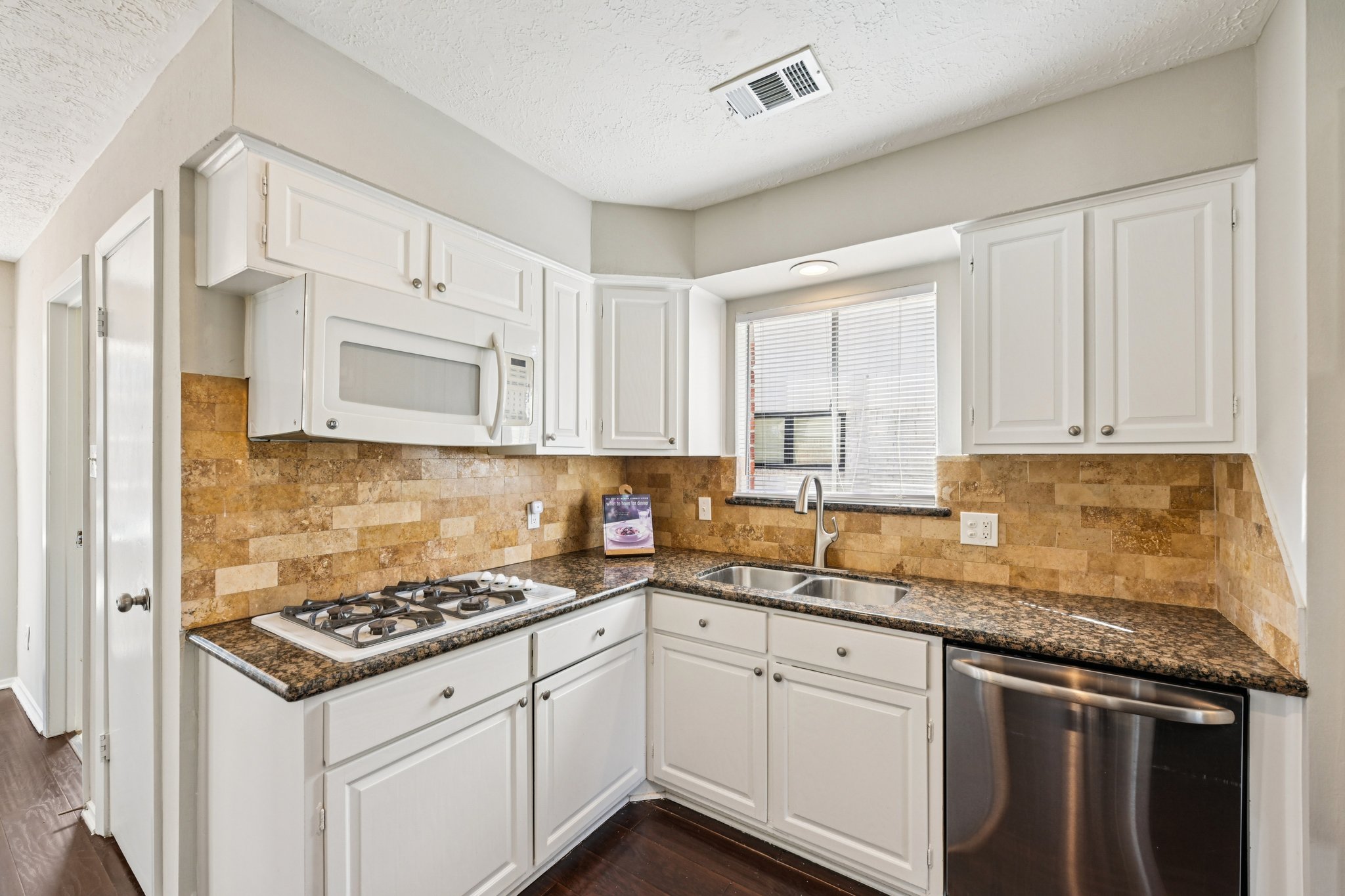 Attlee Dr-S3001-020.jpg