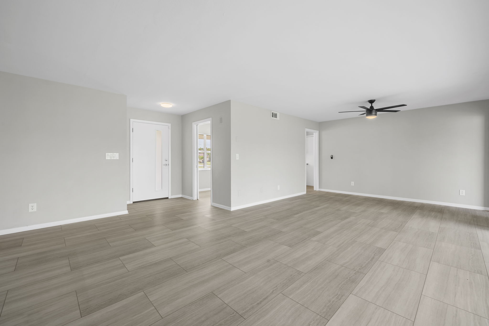 Living Room/Dining Room 3