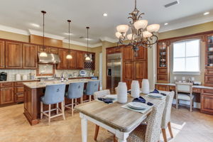 Casual Dining / Kitchen