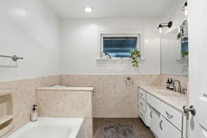 033_F8_1236 Husted Ave