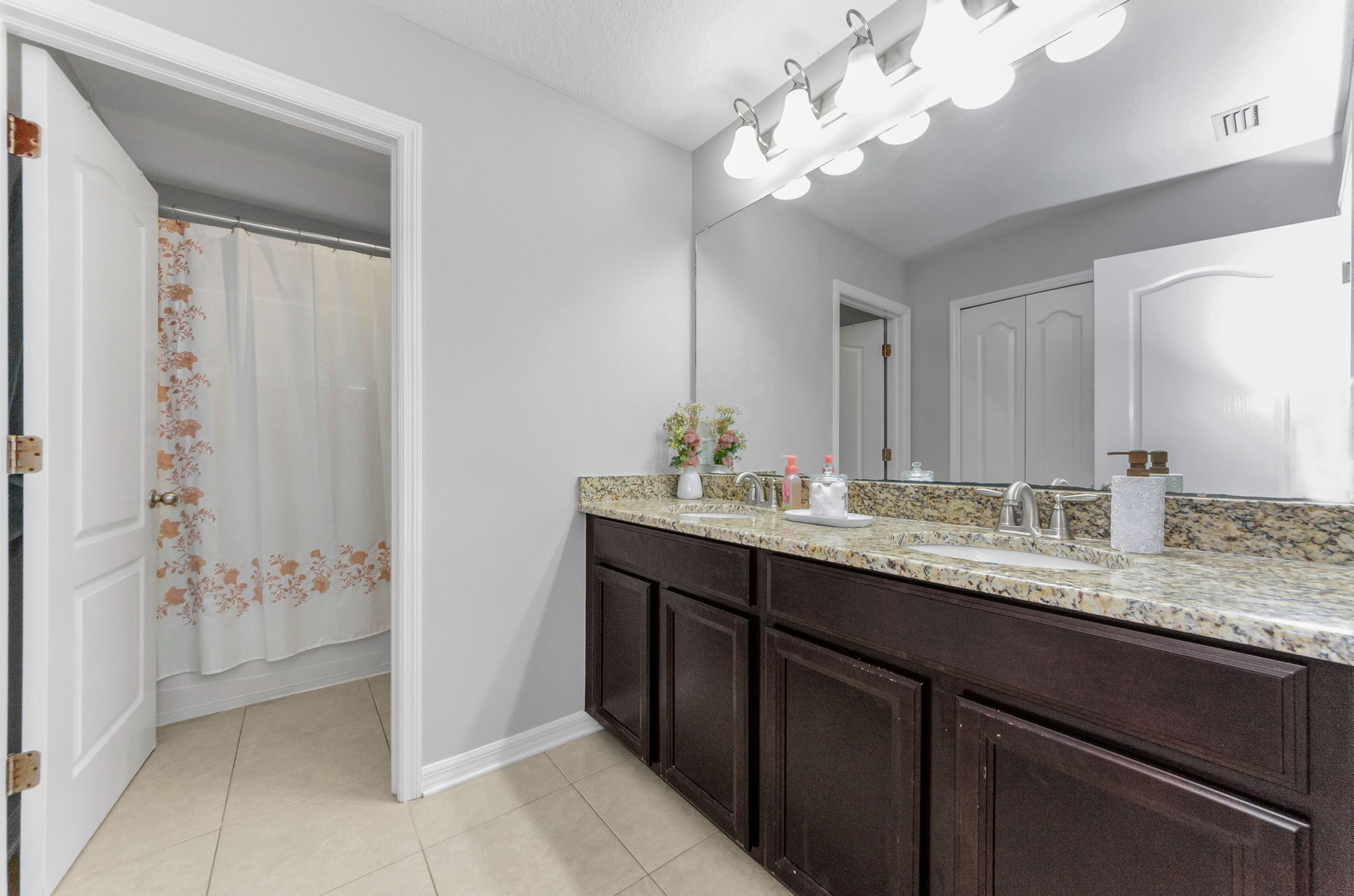 Upper Level Bathroom 3a