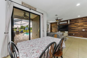 Kitchen Eat-In 2