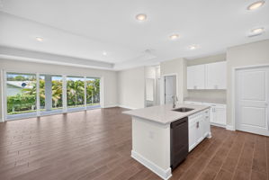 Kitchen 3 of 4