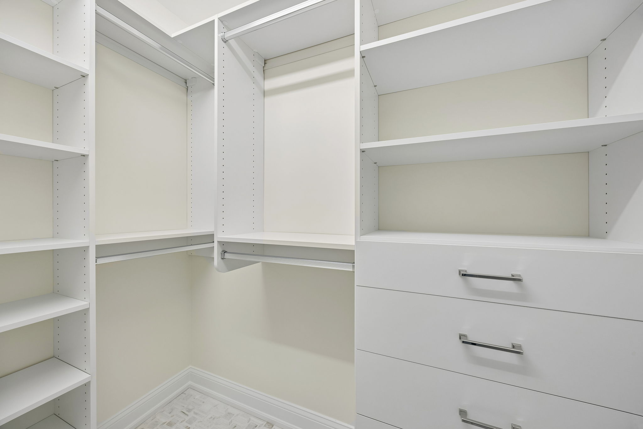 Bedroom feature Custom Closets - example of closets