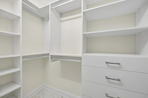 Bedroom feature Custom Closets - example of closets